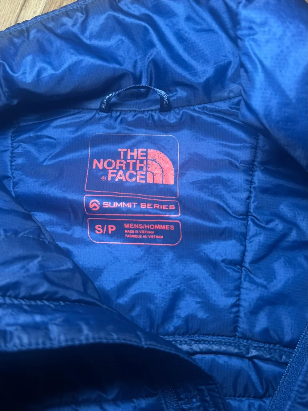 The North Face Men’s Blue Summit Series Insulated Puffer Jacket